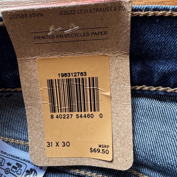 Levi's 314 Shaping Staight Mid Rise NWT $69 Size W31 L30 - Picture 9 of 10